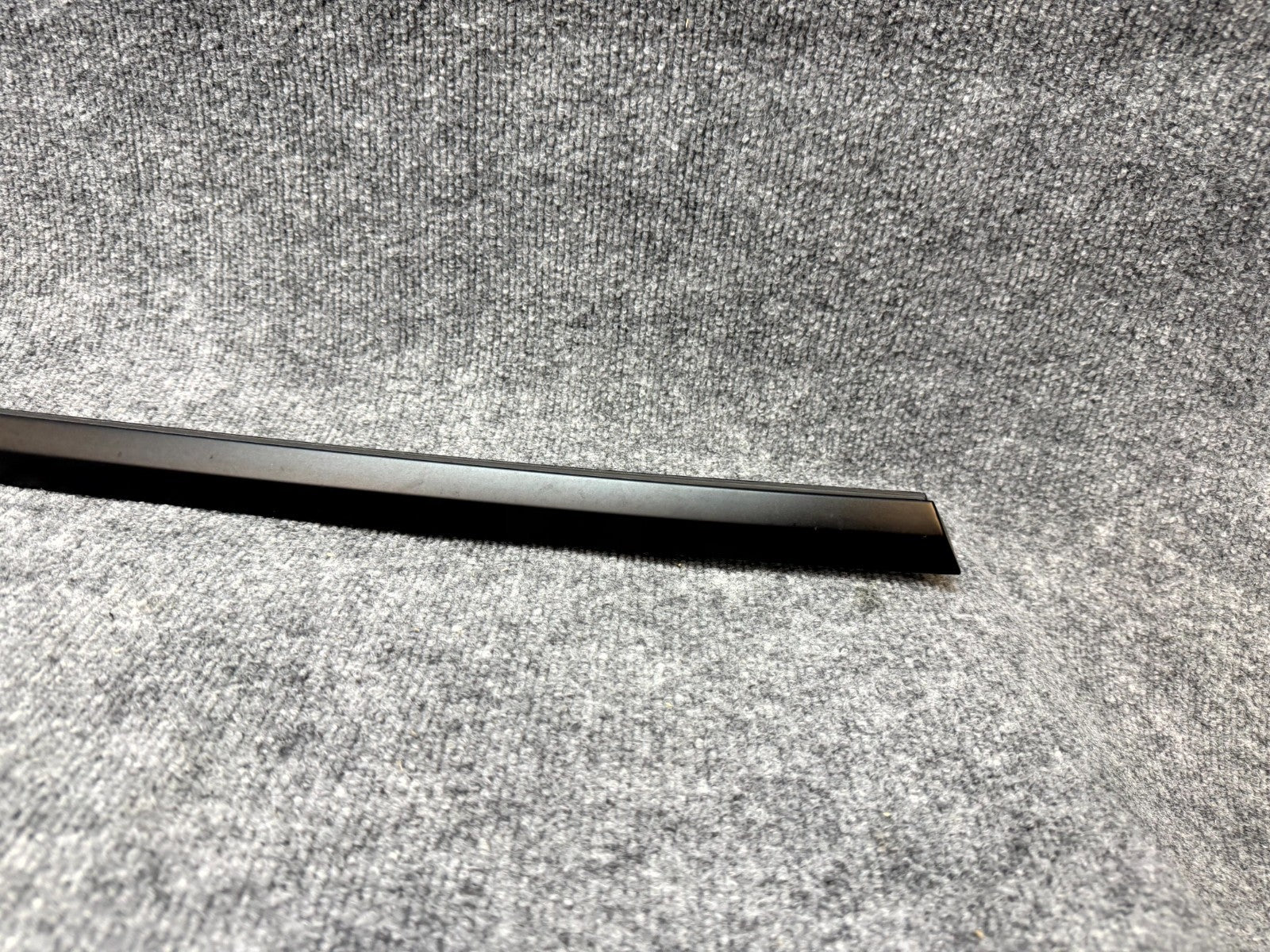 2020-2024 TESLA MODEL Y REAR LEFT SIDE DOOR WINDOW OUTER BELT SEAL OEM,149572200
