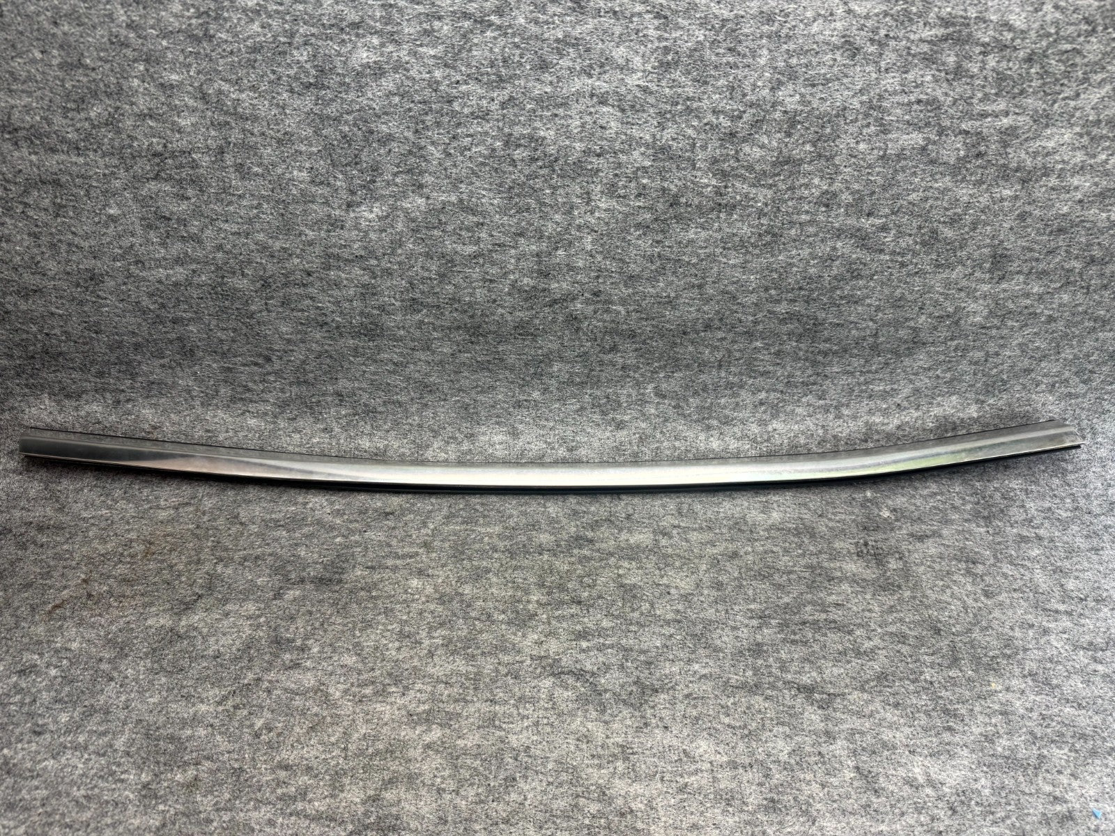 ♦️2017–2023 TESLA MODEL 3 FRONT RIGHT DOOR WINDOW BELT MOLDING OEM, 1080681-00-E