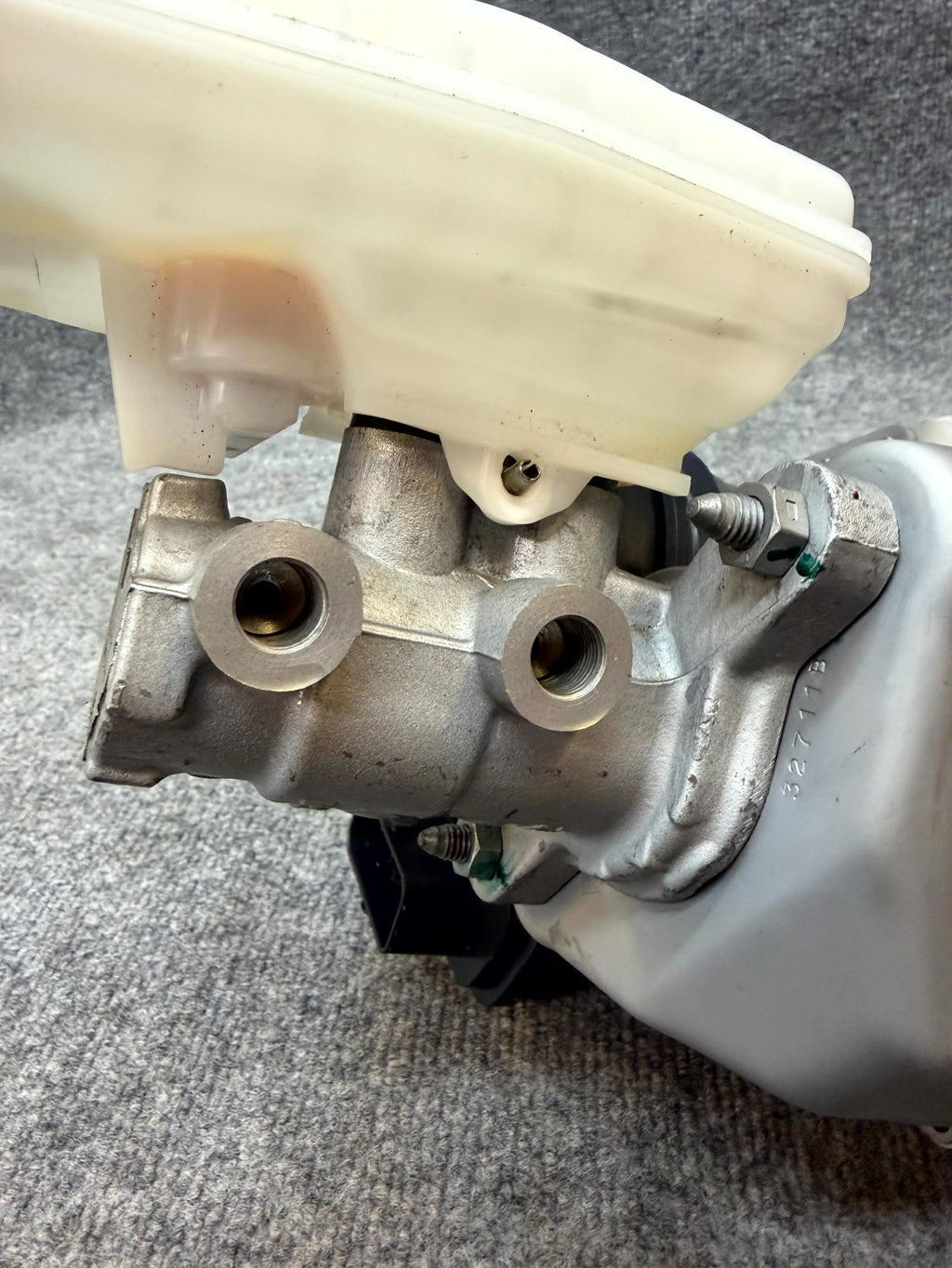 2017–2023 TESLA MODEL Y/3 BRAKE MASTER CYLINDER W/ BOOSTER & RESERVOIR OEM