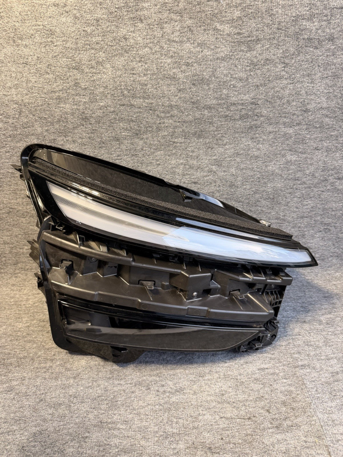 2025-2026 TESLA MODEL Y HEADLIGHT RIGHT PASSENGER SIDE LED 1918358-00-D OEM
