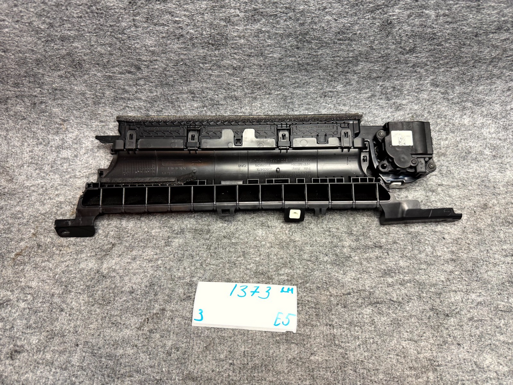 ♦️2017-2023 TESLA MODEL 3 RIGHT DASH HEATER LOWER AIR VENT GRILLE OEM, 108332500