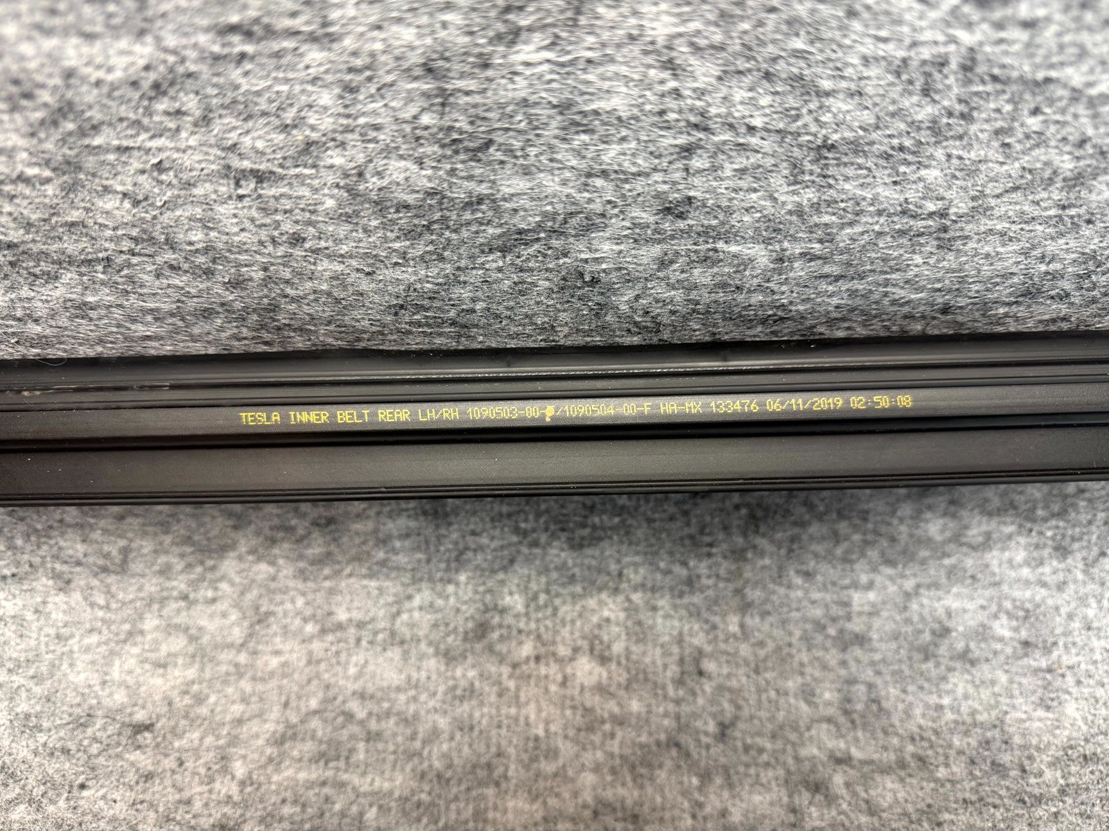 ♦️2017-2023 TESLA MODEL 3 REAR RIGHT SIDE DOOR WEATHER STRIPPING OEM, 109050400F