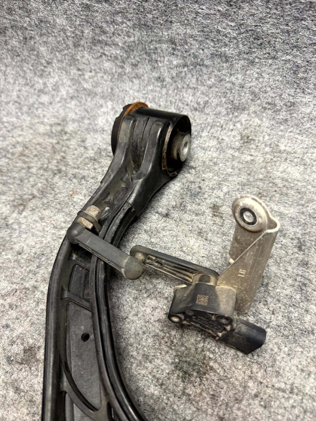 ♦️2016 - 2020 TESLA MODEL X FRONT LEFT SIDE UPPER CONTROL ARM OEM, 1027322-00-D