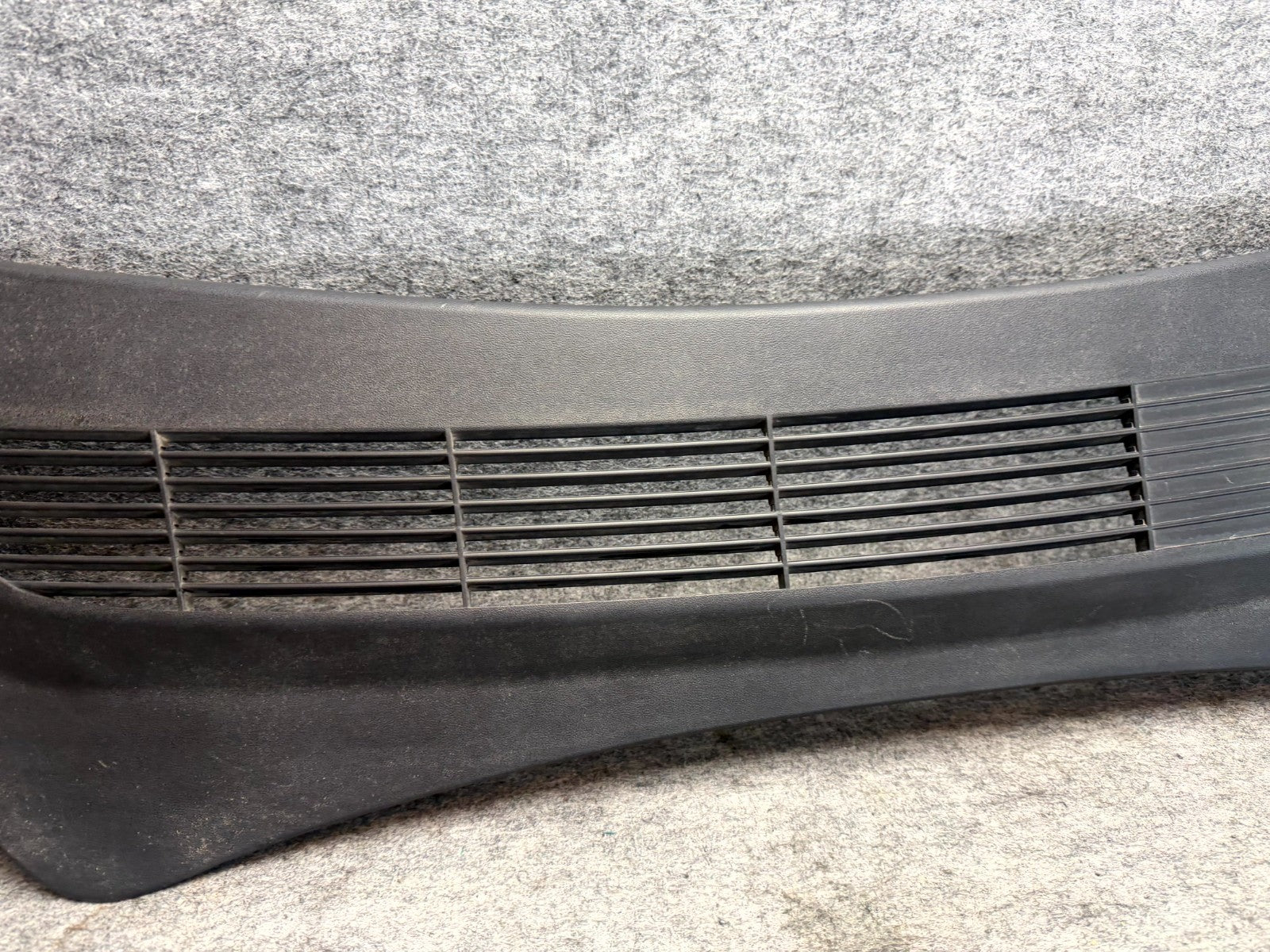 ♦️17-23 TESLA MODEL 3 FRONT WINDSHIELD COWL VENT COVER PANEL OEM, 1081675-00-E