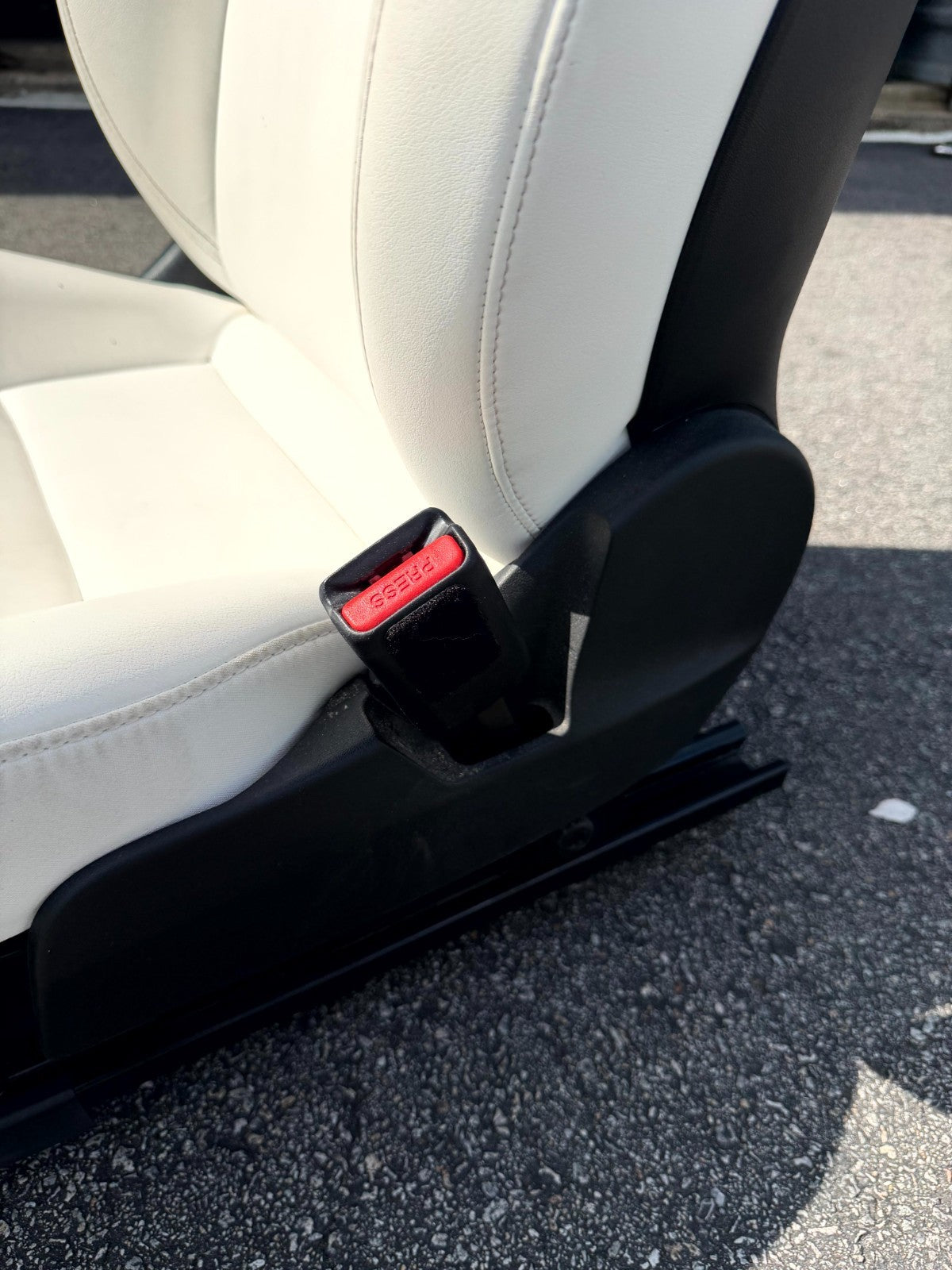 2017 - 2023 TESLA MODEL 3 FRONT RIGHT PASSENGER SIDE FULL SEAT W/ HEADREST OEM