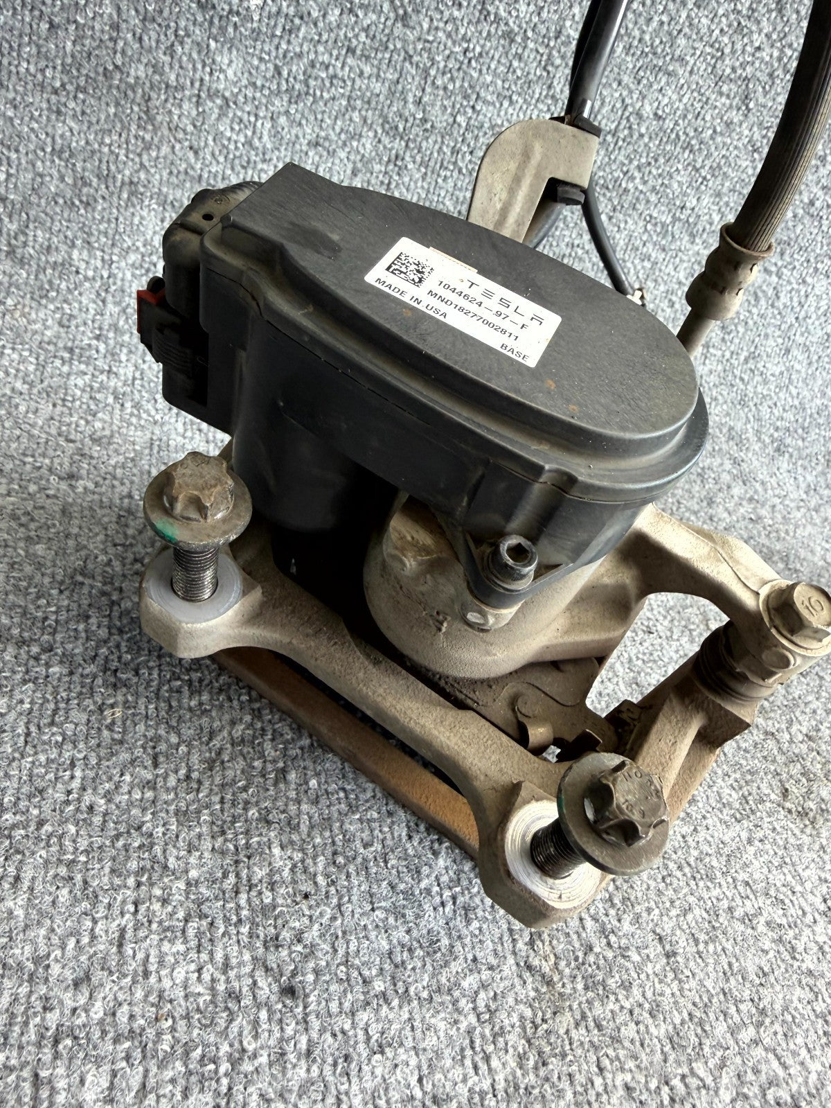 2017 – 2023 TESLA MODEL 3 REAR RIGHT SIDE BRAKE CALIPER W/ HOSE OEM 1044624-97-F