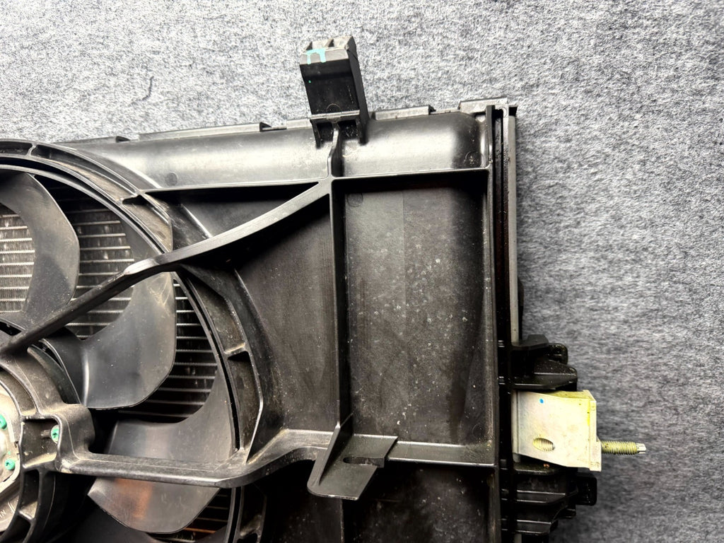 ♦️17 - 23 TESLA MODEL 3 FRONT RADIATOR AIR GRILL SHUTTER ASSY OEM, 1076732-00-H