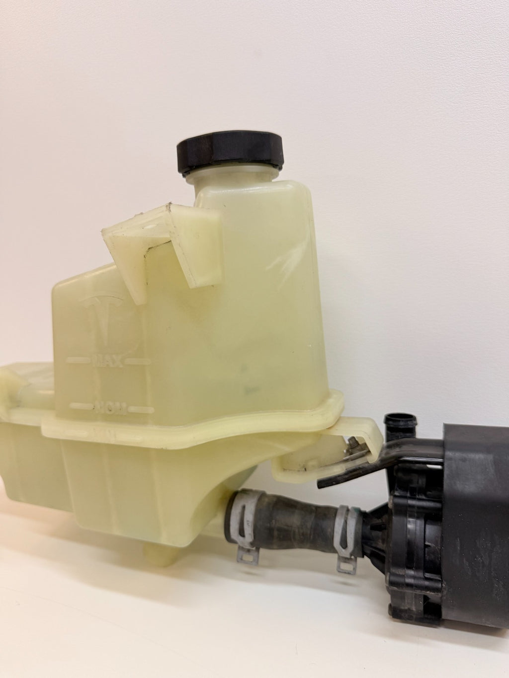 2012-2016 Tesla Model S Coolant Reservoir Bottle Expansion Tank Unit OEM