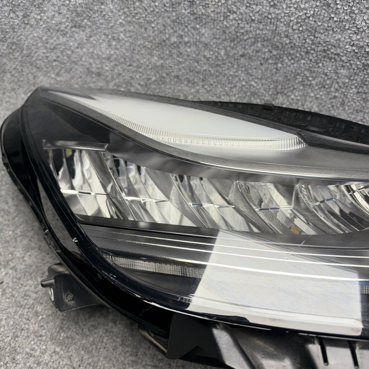 17-23 Tesla Model 3 Y Reflector LED Headlight RH Front Right 1077372-00-K OEM