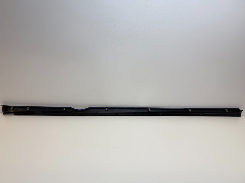2012-25 Model S Passenger Rocker Skirt Molding Scuff Panel Right RH 1012217-00-F