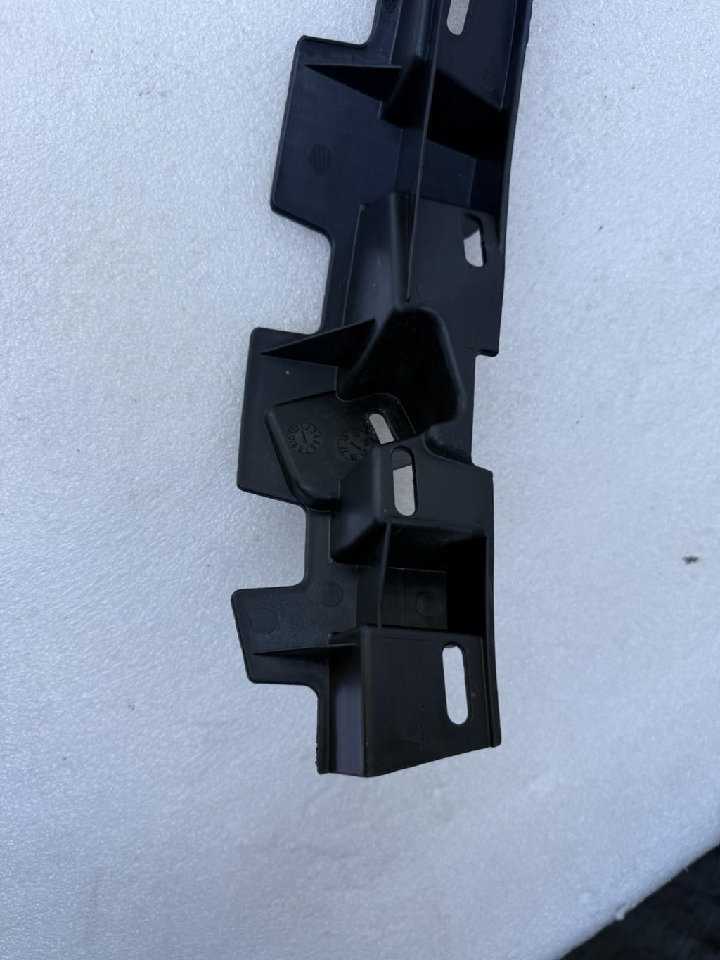 ♦️2016-24 TESLA MODEL X REAR RIGHT SIDE LOWER C PILLAR BRACKET OEM, 1079765-00-C