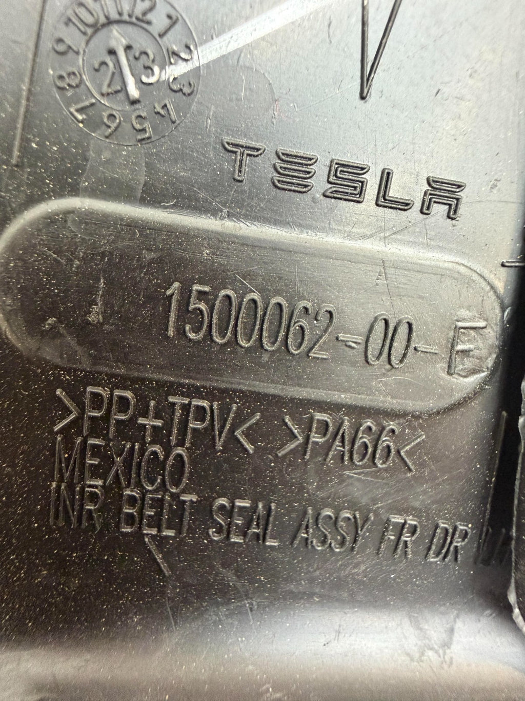 2017-2023 Tesla Model Y Front Left Molding Trim Door 1500062-00-E