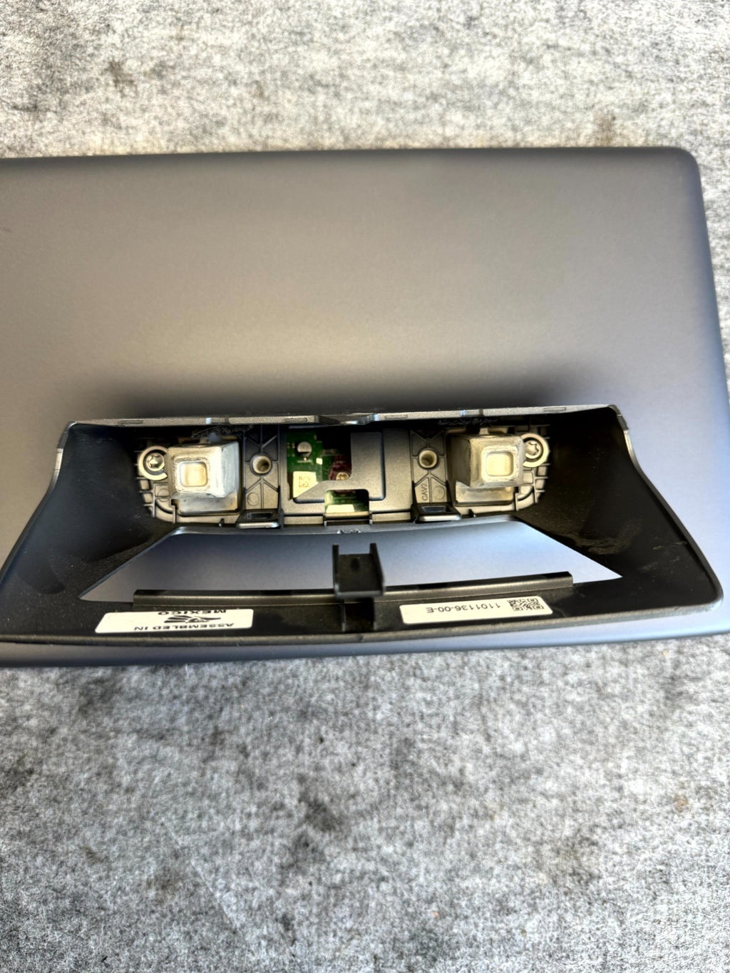 ♦️17–23 TESLA MODEL 3 DASH DISPLAY TOUCH SCREEN HOLDER BRACKET OEM, 1101136-00-E