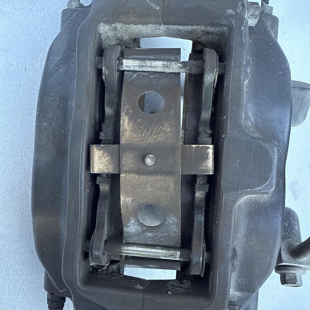 12-20 TESLA MODEL S FRONT RIGHT SIDE BRAKE CALIPER BREMBO OEM 1042640-00-E