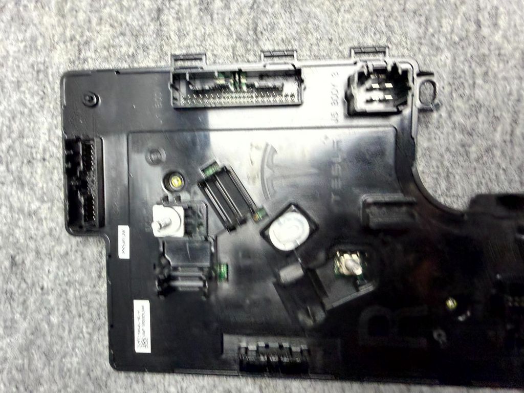 ♦️17-23 TESLA MODEL 3 RIGHT LOW VOLTAGE CONTROLLER MODULE UNIT OEM, 1100340-00-H