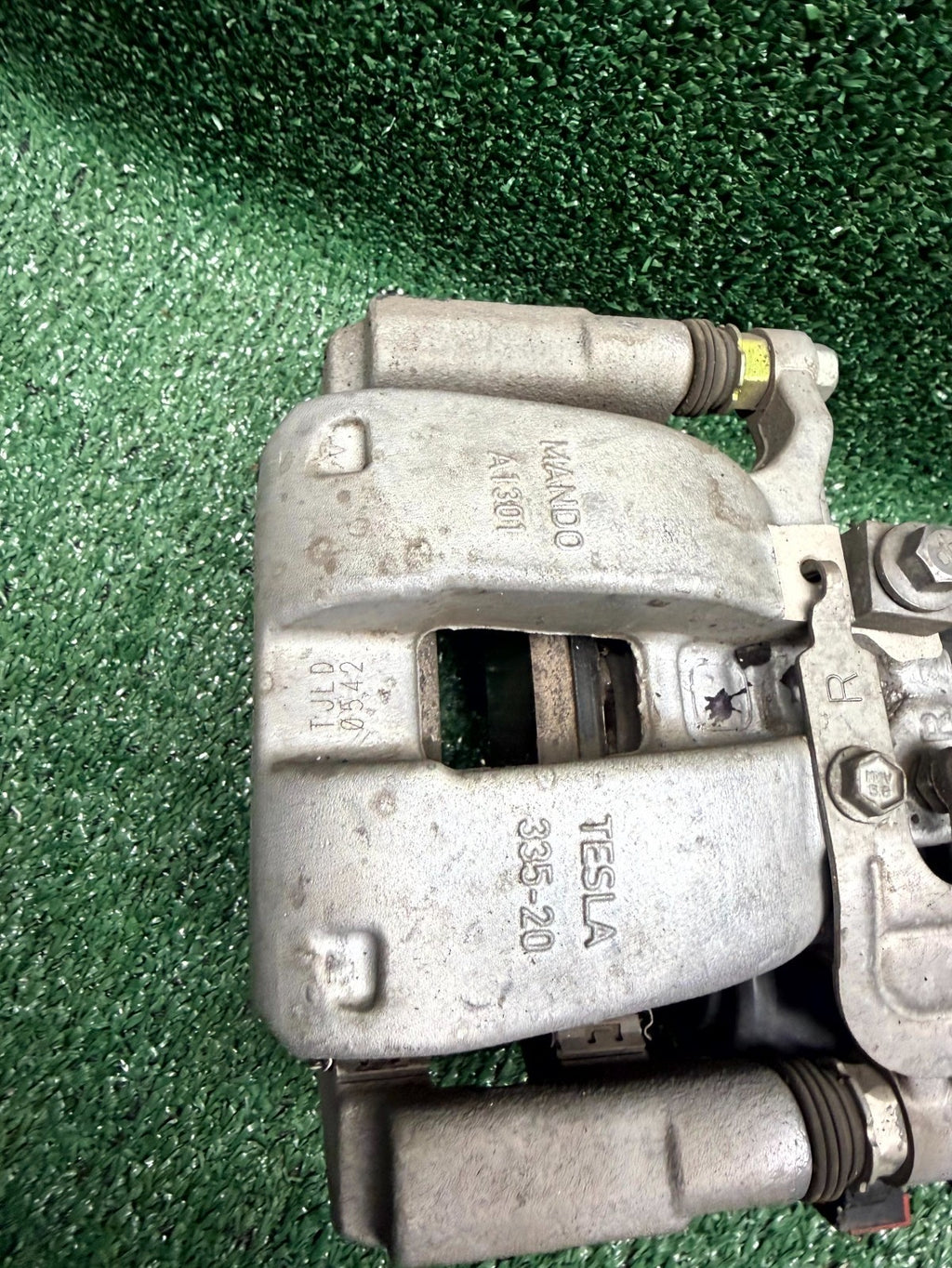 ♦️20–23 TESLA MODEL 3/Y RIGHT SIDE BRAKE CALIPER W/ BRAKE HOSE OEM,1044623-00-J
