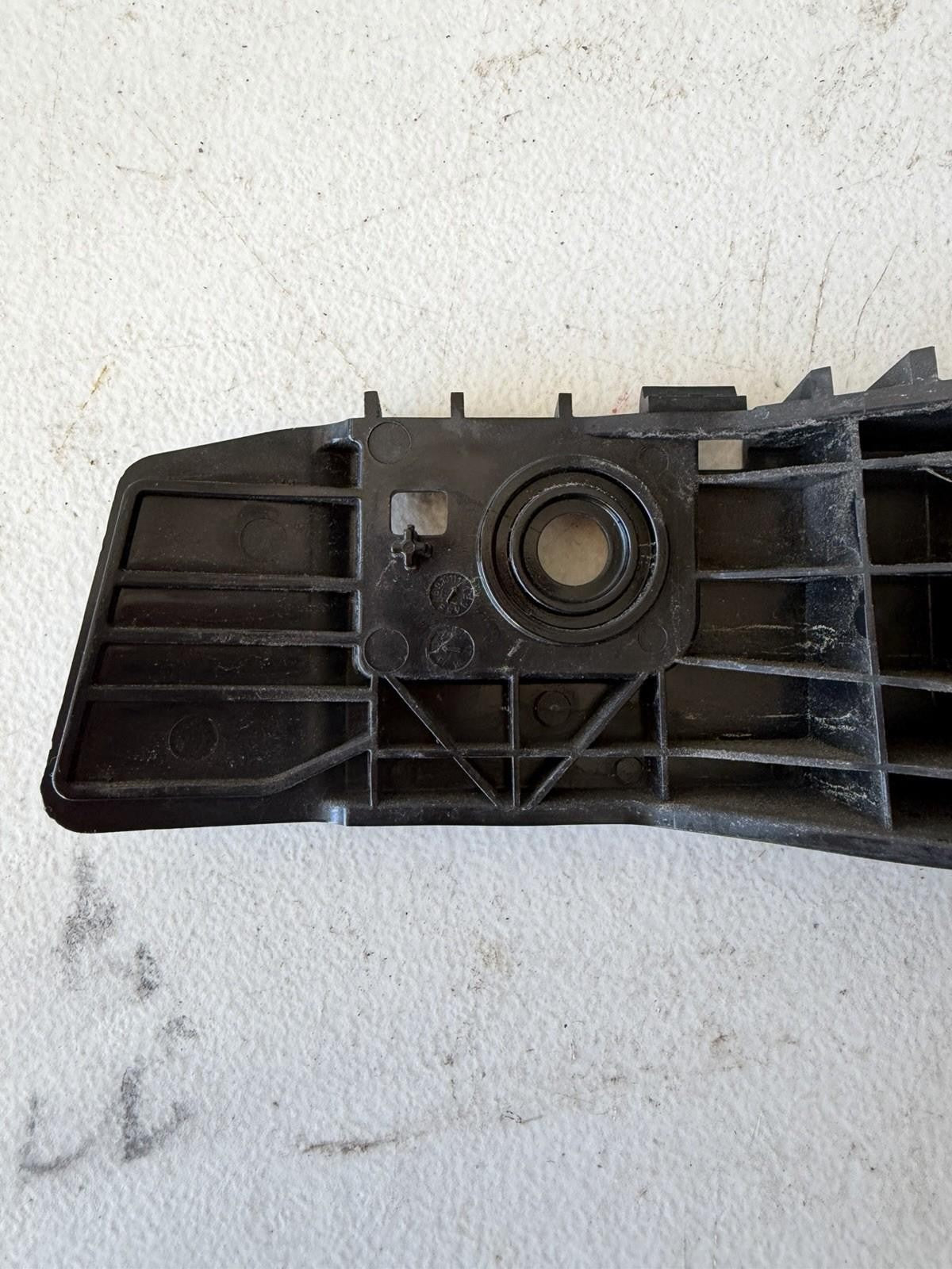 ♦️17–23 TESLA MODEL 3 REAR RIGHT SIDE TAILLIGHT BUMPER BRACKET OEM, 1083993-00-E