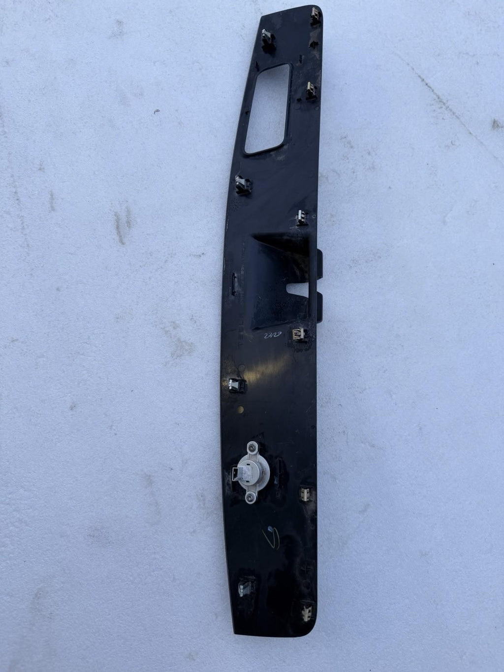 ♦️16-20 TESLA MODEL X REAR LIFTGATE LOWER COVER W/CONTROL SWITCH OEM, 103789700E
