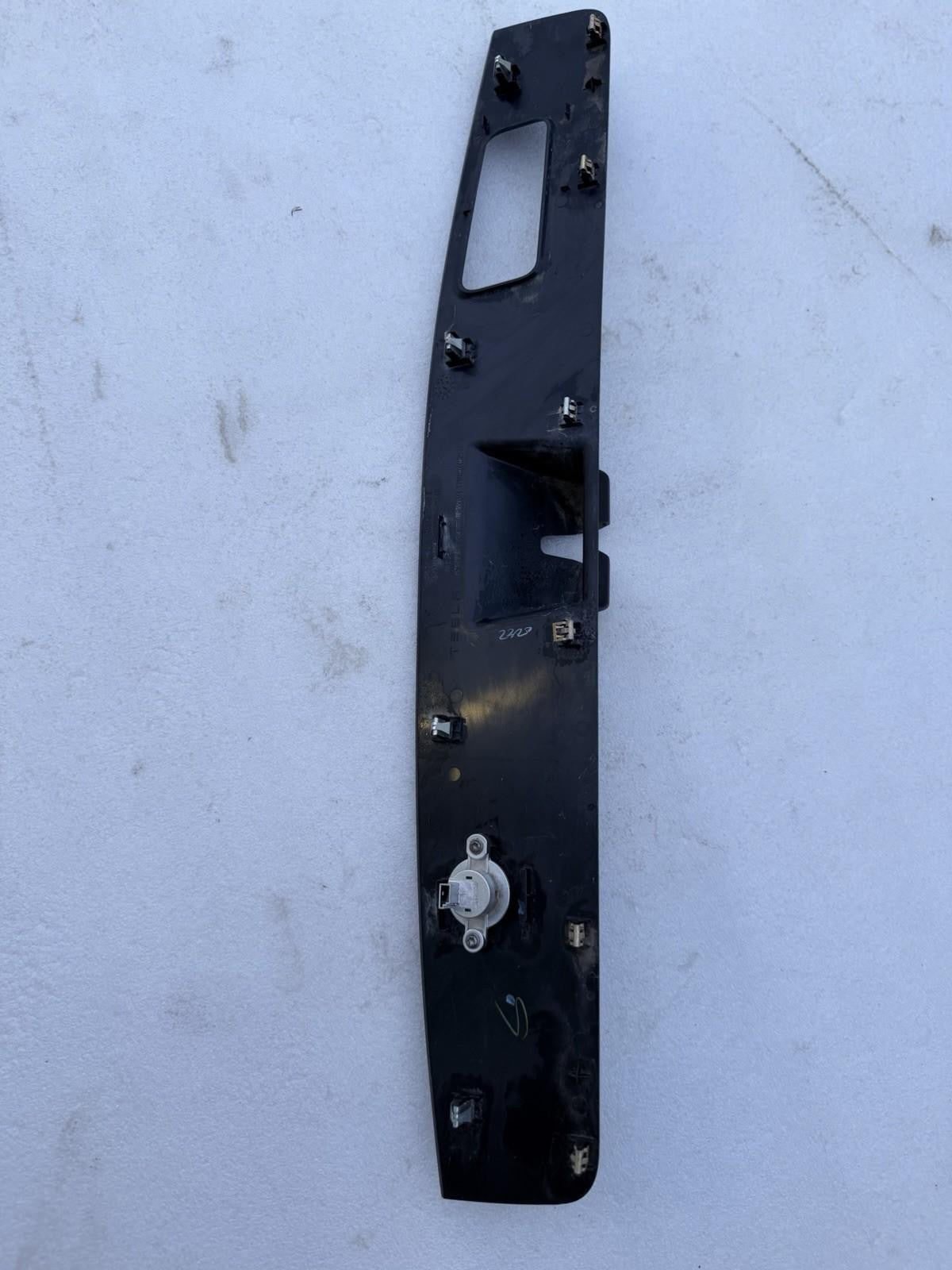 ♦️16-20 TESLA MODEL X REAR LIFTGATE LOWER COVER W/CONTROL SWITCH OEM, 103789700E