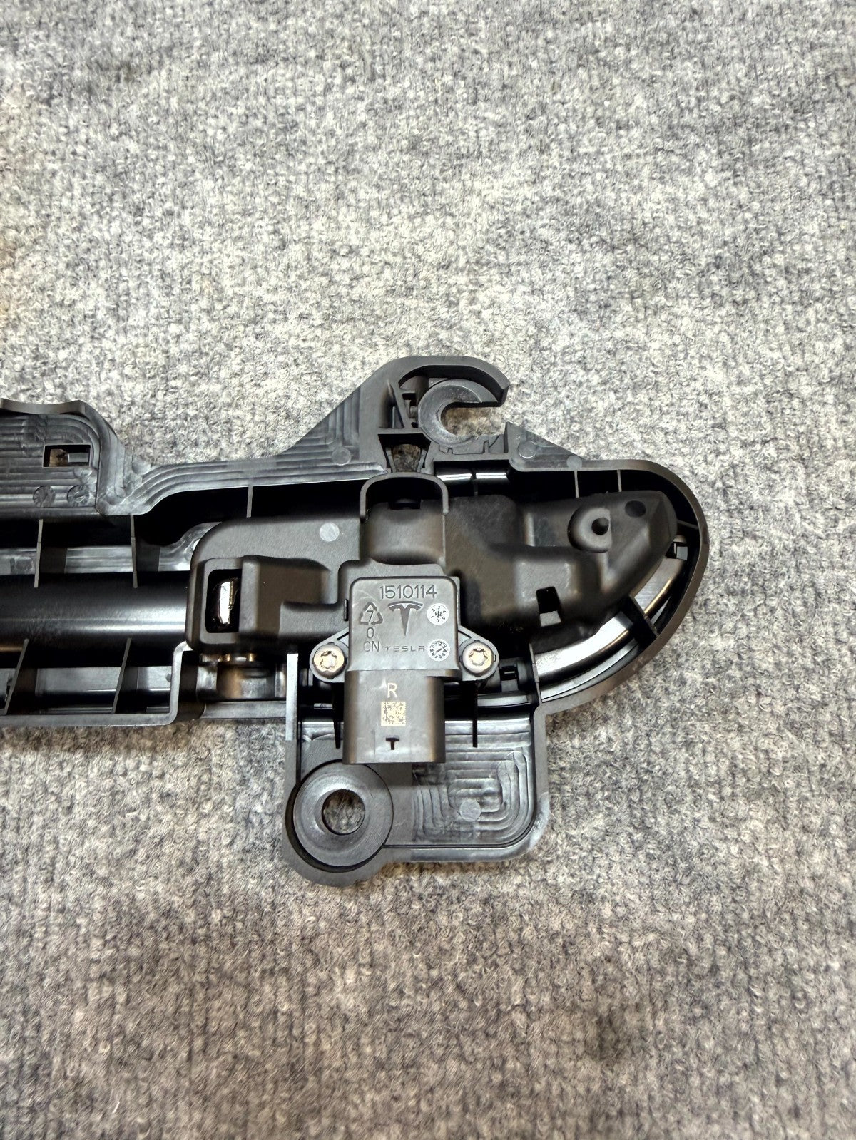 2020 - 2024 TESLA MODEL Y FRONT/REAR RIGHT SIDE DOOR HANDLE OEM, 1528115-00-D