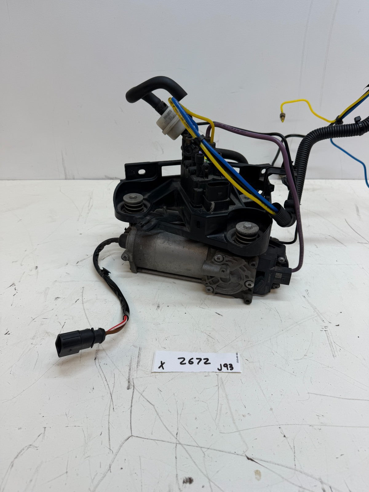 2016-2020 Tesla Model X Air Suspension Compressor Pump Assy OEM 1027918-00-C