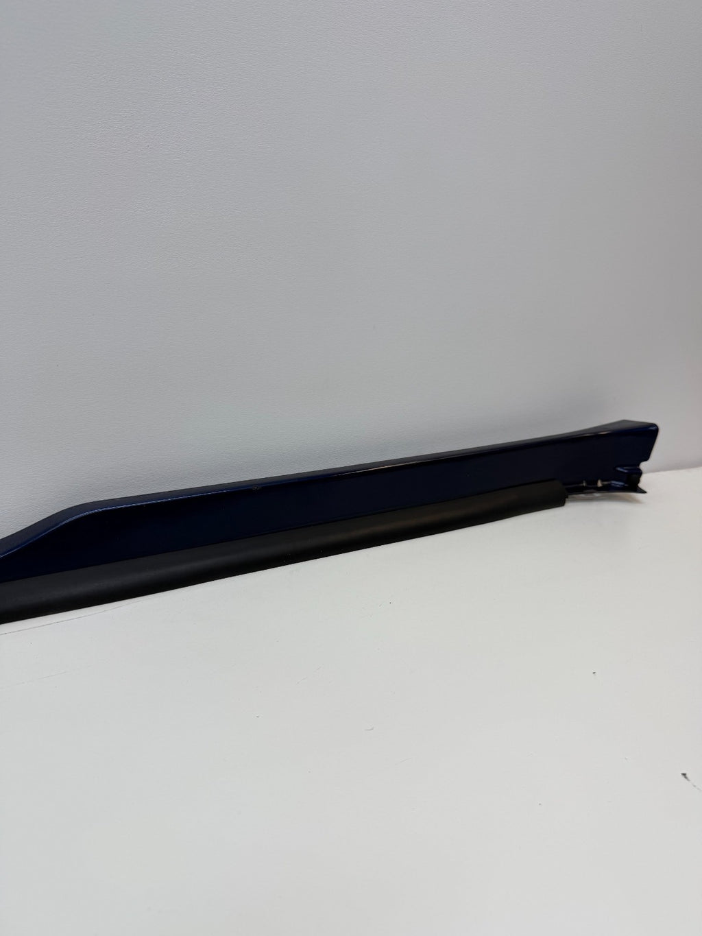 12-20 Tesla Model S Right Pasenger Rocker Panel Scuff Plate Molding 1012217-00-G