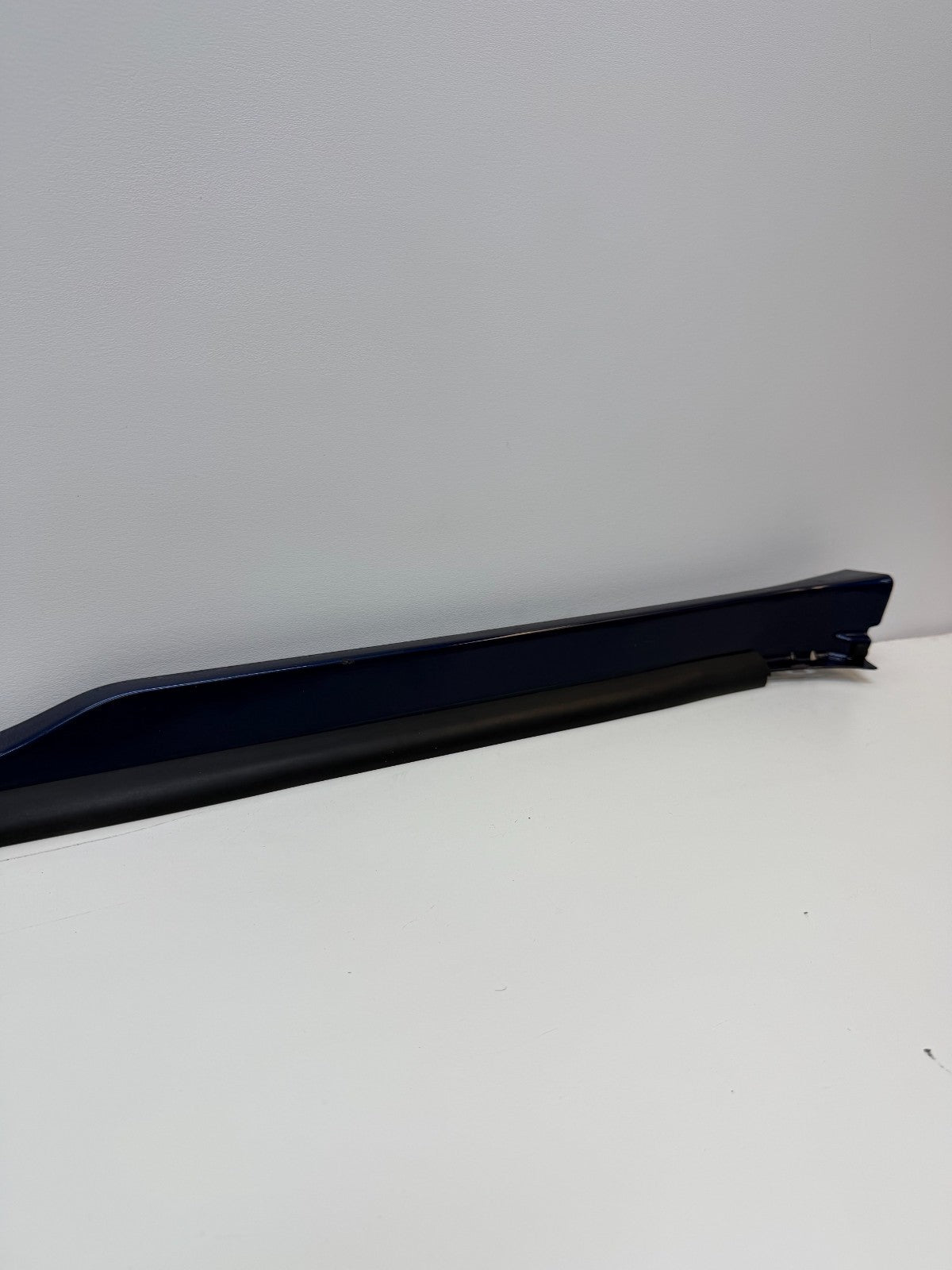 12-20 Tesla Model S Right Pasenger Rocker Panel Scuff Plate Molding 1012217-00-G