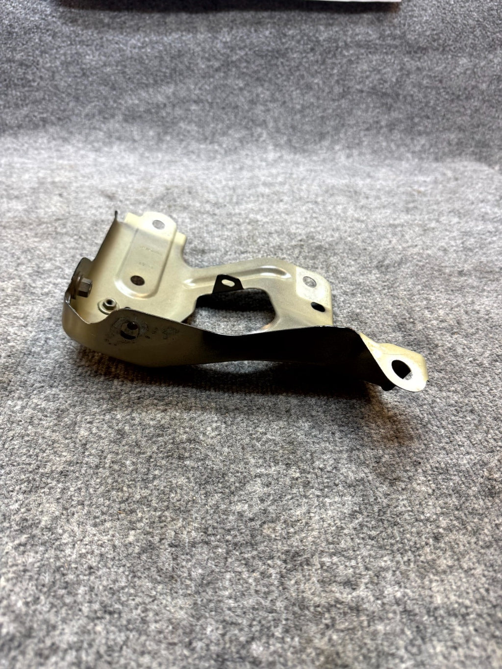 2020 - 2024 TESLA MODEL Y FRONT RIGHT SIDE FENDER BRACKET OEM, 1487492-00-A