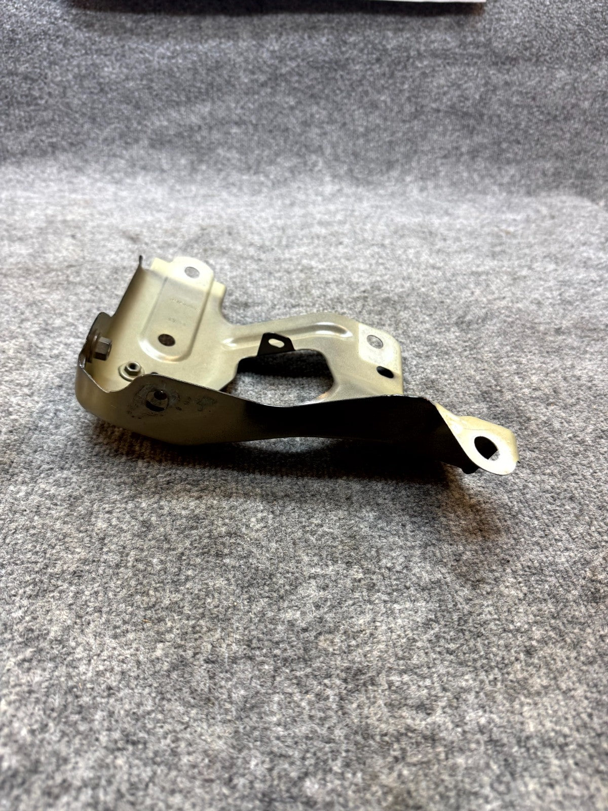 2020 - 2024 TESLA MODEL Y FRONT RIGHT SIDE FENDER BRACKET OEM, 1487492-00-A