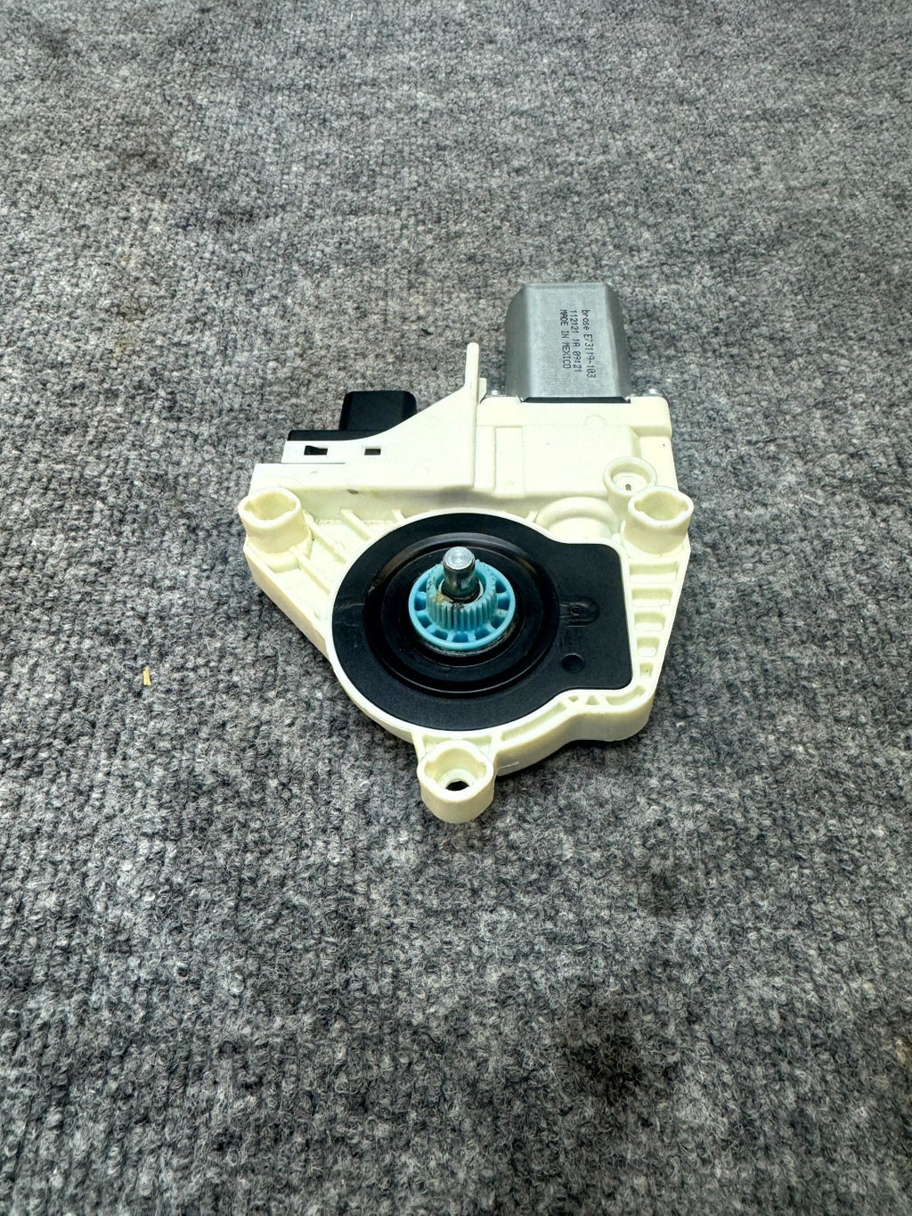 2020 - 2024 TESLA MODEL Y FRONT LEFT WINDOW REGULATOR MOTOR OEM, 1526796-00-E