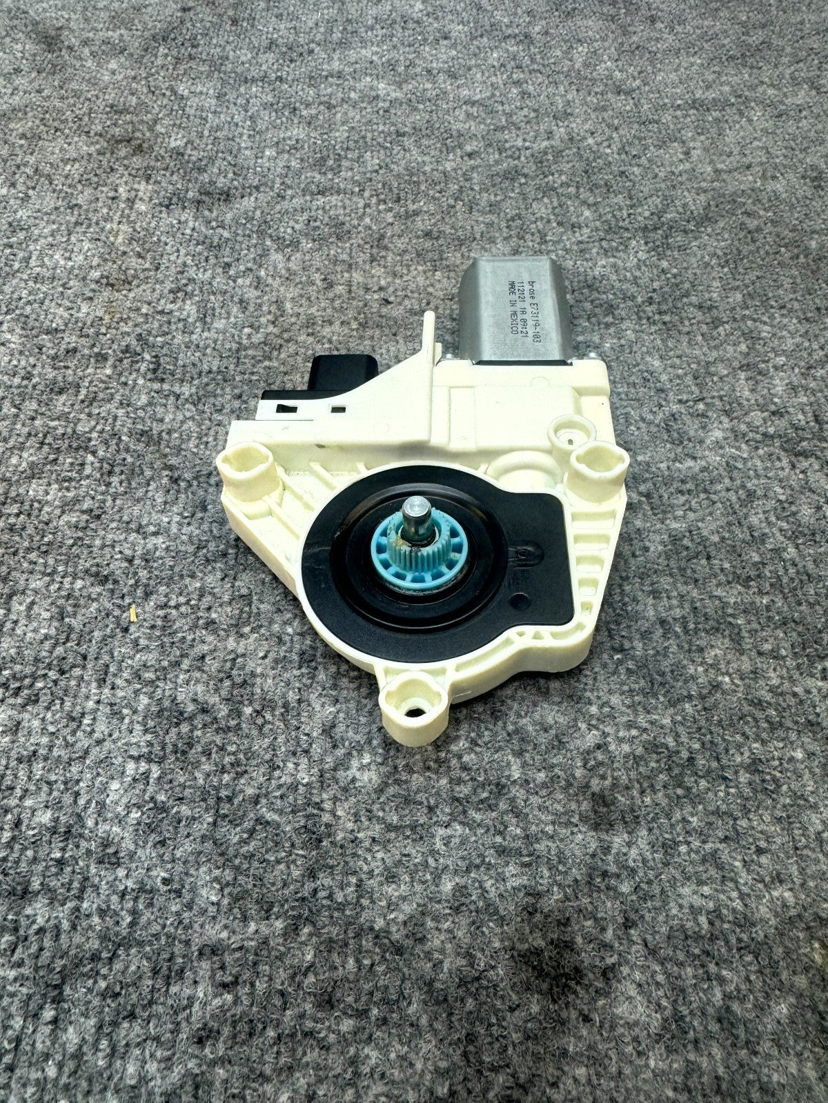 2020 - 2024 TESLA MODEL Y FRONT LEFT WINDOW REGULATOR MOTOR OEM, 1526796-00-E