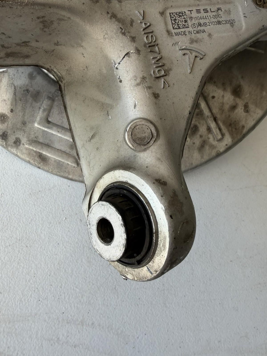 ♦️17-23 TESLA MODEL 3 REAR LEFT DRIVER SIDE SPINDLE KNUCKLE HUB OEM, 104441100G