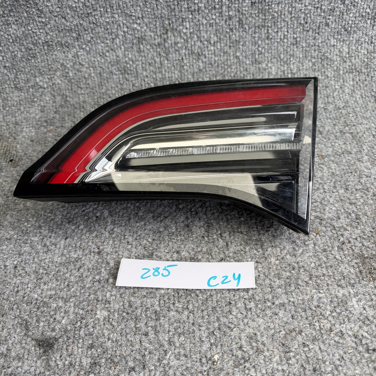 OEM 2020 - 2024 Tesla Model Y Right Inner 4 Pin Tail Light Lamp 1502089-00-B