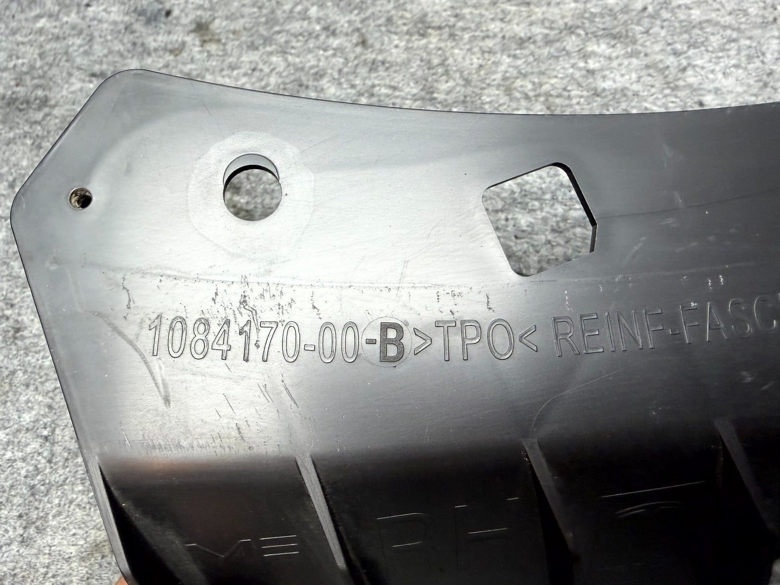 ♦️2017 - 2023 TESLA MODEL 3 FRONT RIGHT UPPER BUMPER BRACKET OEM, 1084170-00-B