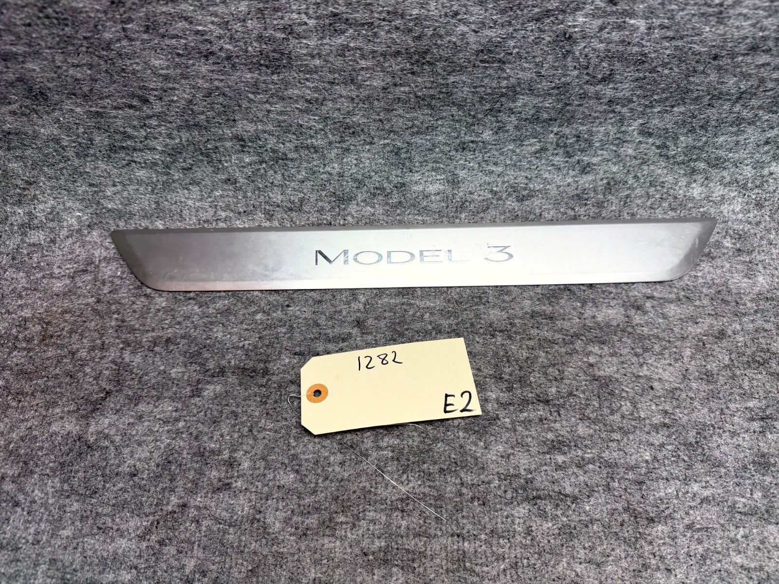 ♦️17–23 TESLA MODEL 3 LEFT OR RIGHT DOOR SILL SCUFF PLATE TRIM OEM, 1504763-00-A