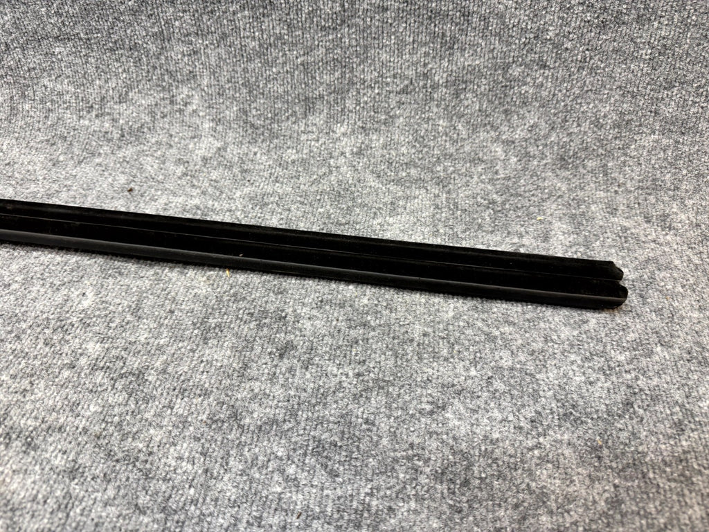 2020-2024 TESLA MODEL Y FRONT RIGHT DOOR WINDOW INNER BELT SEAL OEM, 150006300F