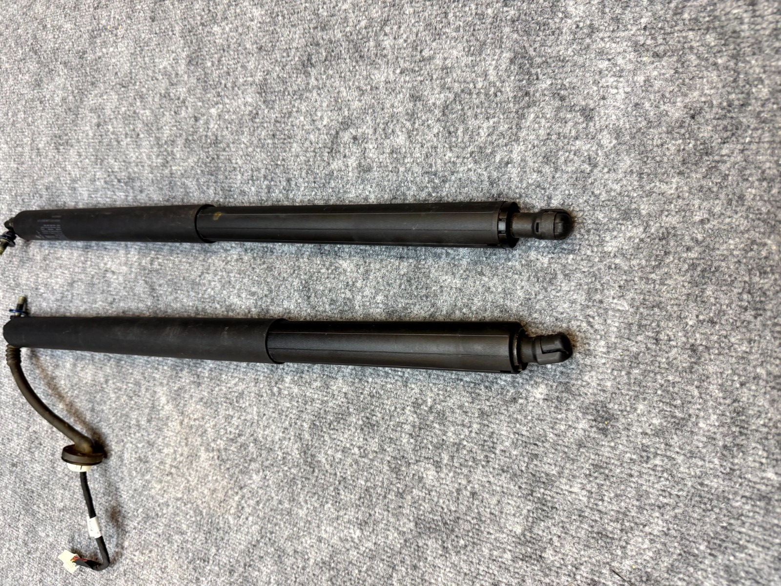 2020-2024 TESLA MODEL Y REAR LEFT & RIGHT LIFT GATE SHOCK STRUT OEM,1500601-00-B