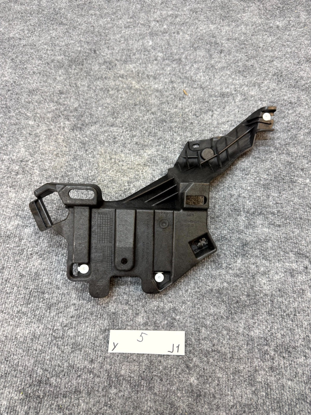 20 - 24 TESLA MODEL Y LEFT C PILLAR COVER TRIM SUPPORT BRACKET OEM, 1626121-00-B