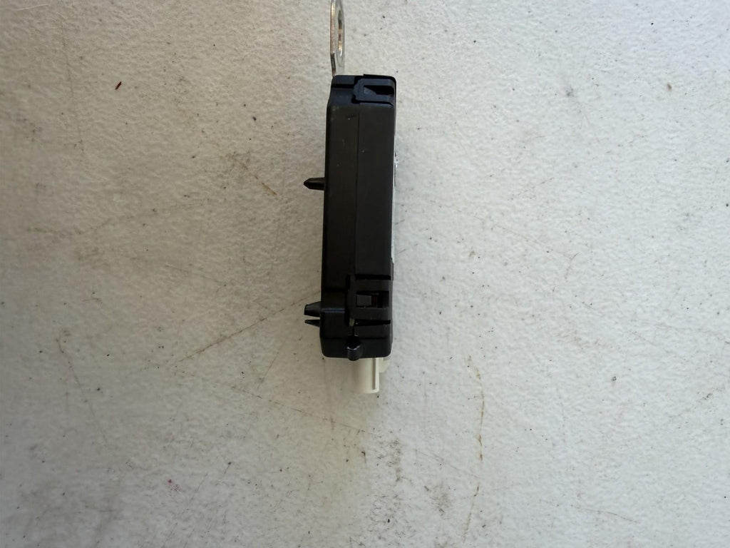 ♦️17–23 TESLA MODEL 3 REAR LEFT SIDE ANTENNA AMPLIFIER MODULE OEM, 1079735-00-A
