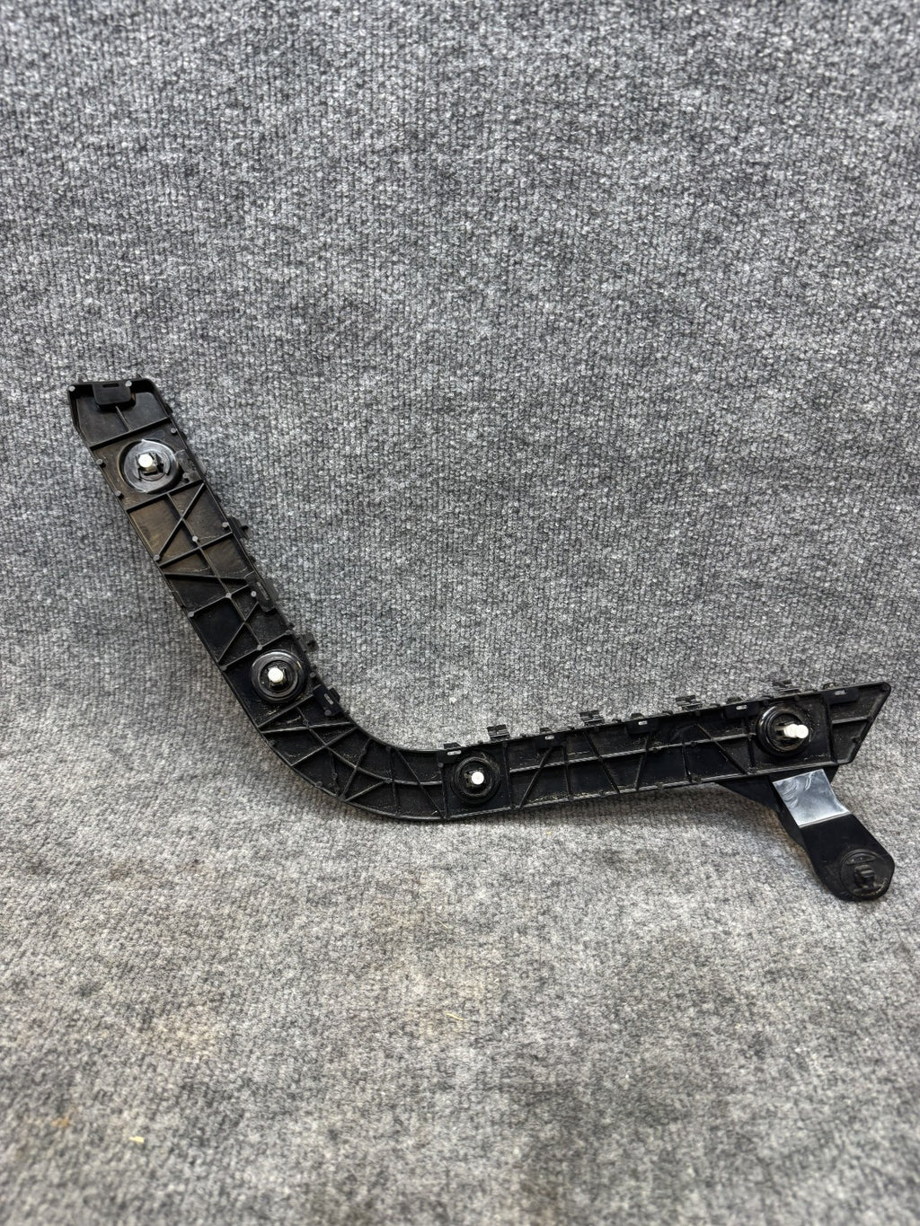 2020–2024 TESLA MODEL Y REAR LEFT SIDE BUMPER RETAINER BRACKET OEM, 1494036-00-A