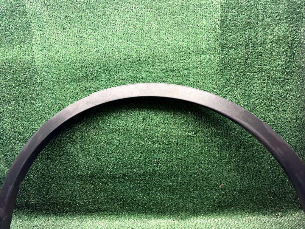♦️2020 - 2024 TESLA MODEL Y REAR LEFT SIDE WHEEL FLARE GARNISH OEM, 1494163-00-B