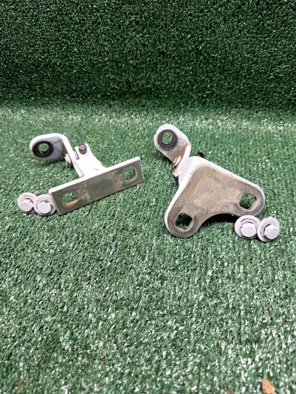 ♦️20-23 TESLA MODEL Y REAR LEFT & RIGHT DOOR UPPER HINGE SET OEM, 1497499-00-B