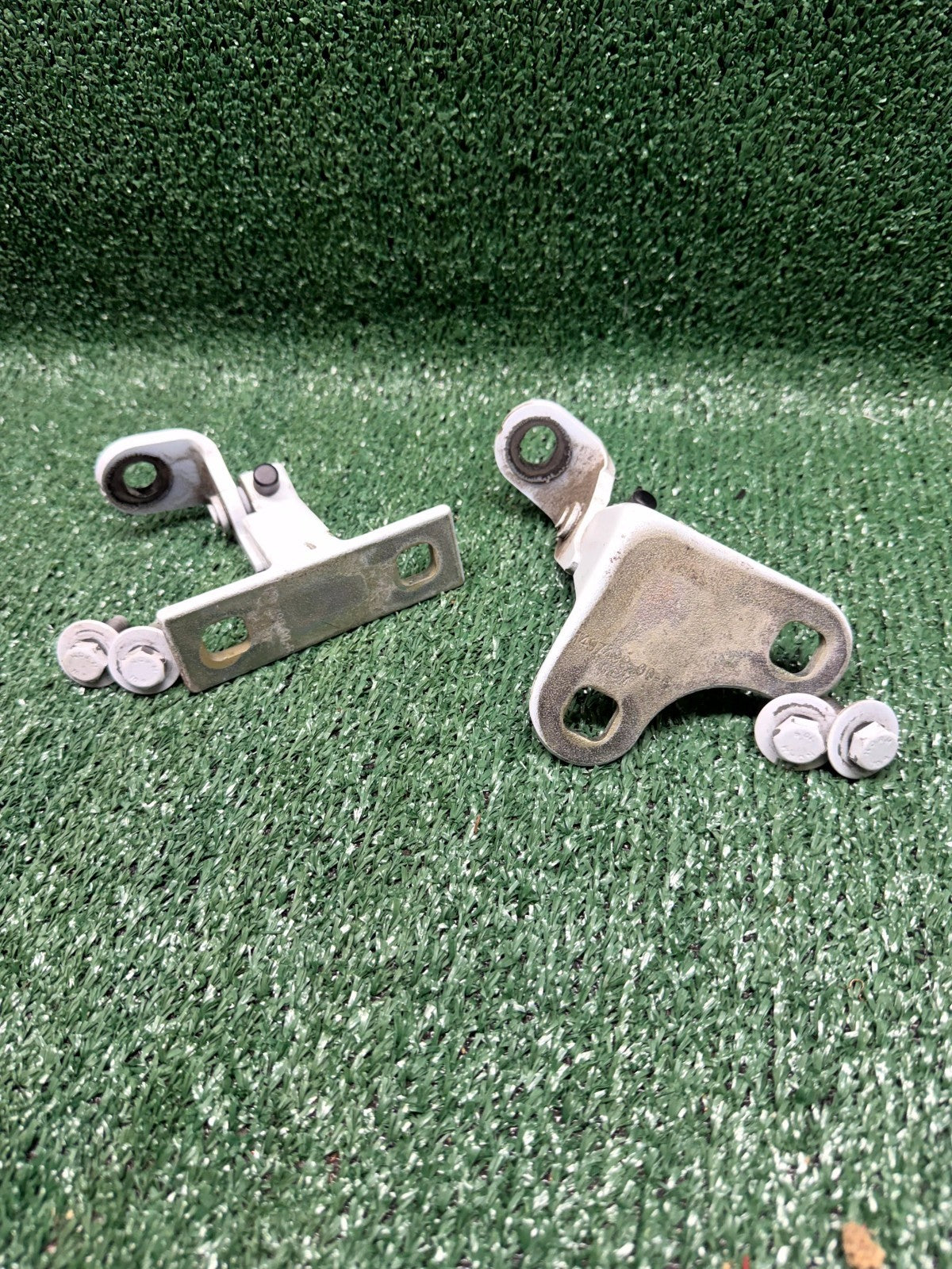 ♦️20-23 TESLA MODEL Y REAR LEFT & RIGHT DOOR UPPER HINGE SET OEM, 1497499-00-B