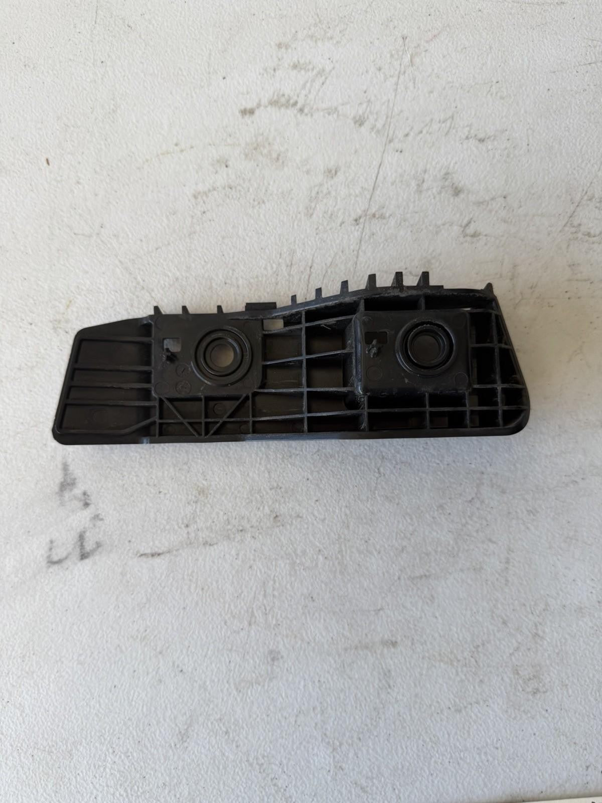 ♦️17–23 TESLA MODEL 3 REAR RIGHT SIDE TAILLIGHT BUMPER BRACKET OEM, 1083993-00-E