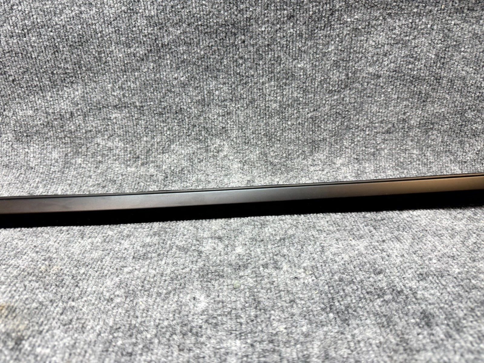 2020-2024 TESLA MODEL Y REAR LEFT SIDE DOOR WINDOW OUTER BELT SEAL OEM,149572200