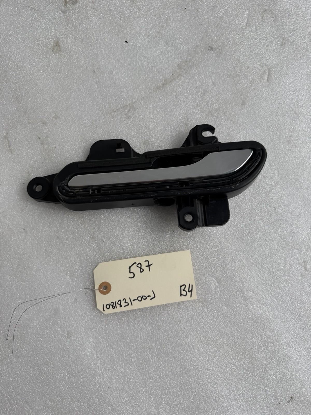 ♦️2017-2023 TESLA MODEL 3 REAR LEFT SIDE EXTERIOR DOOR HANDLE OEM, 1081831-00-J
