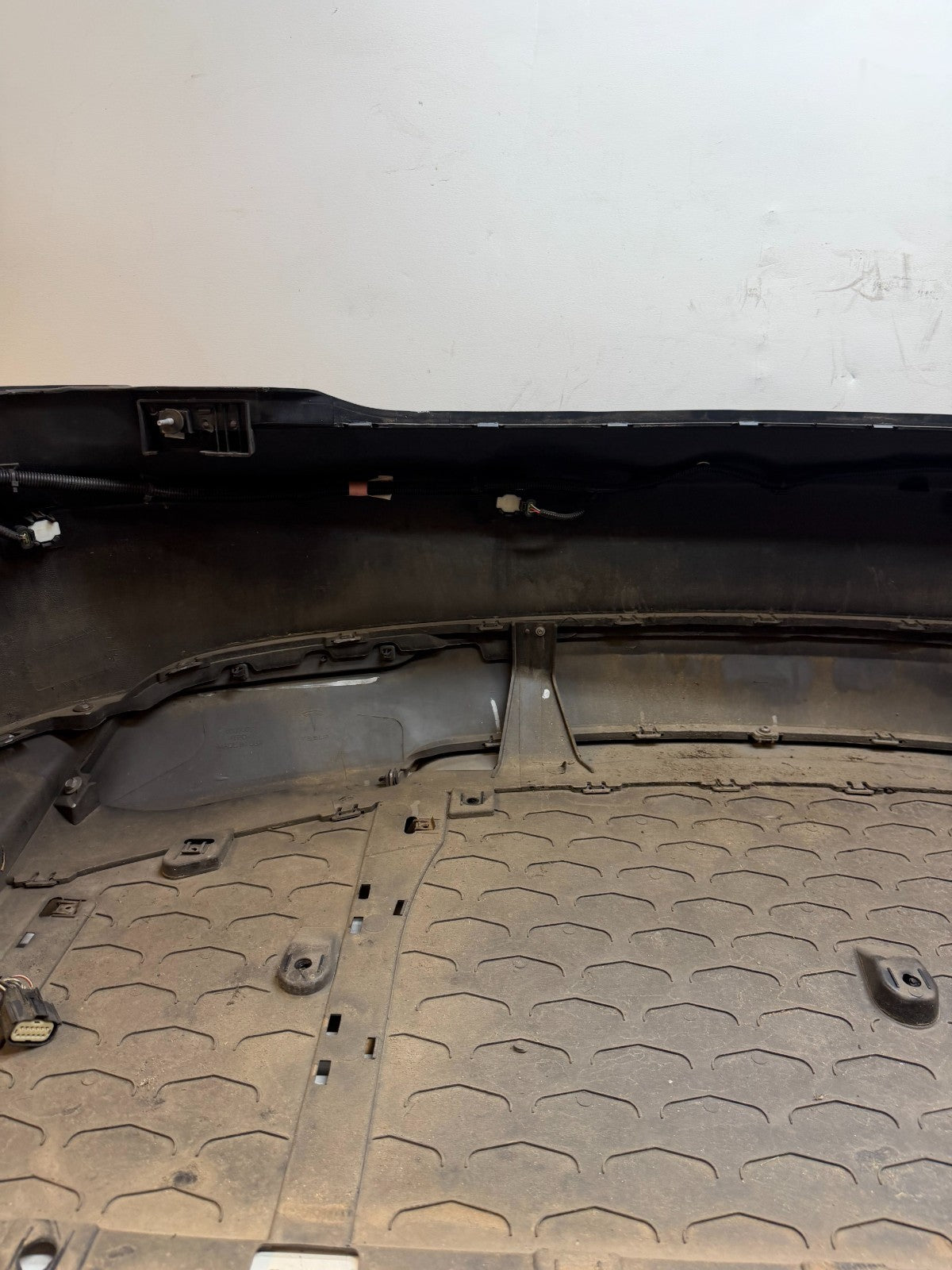 2012 - 2015 TESLA MODEL S REAR BUMPER COVER FASCIA OEM 6008179-00-D