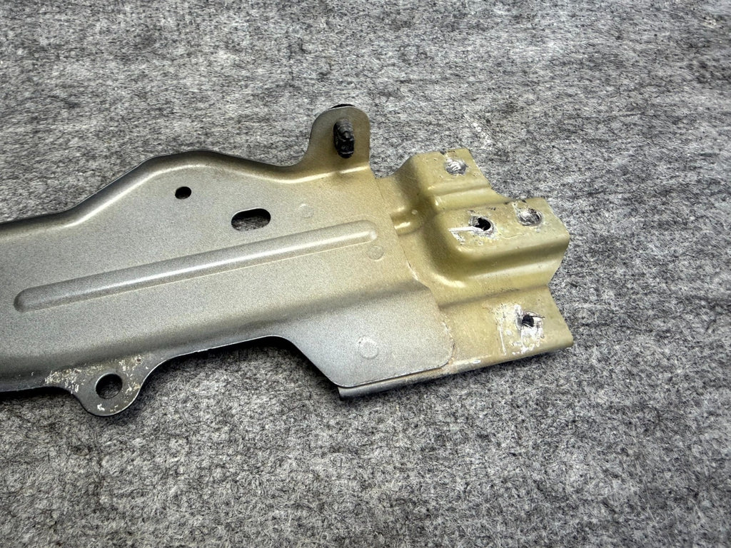 ♦️17-23 TESLA MODEL 3 FRONT LEFT SIDE FENDER SUPPORT BRACKET OEM, 1092304-00-B