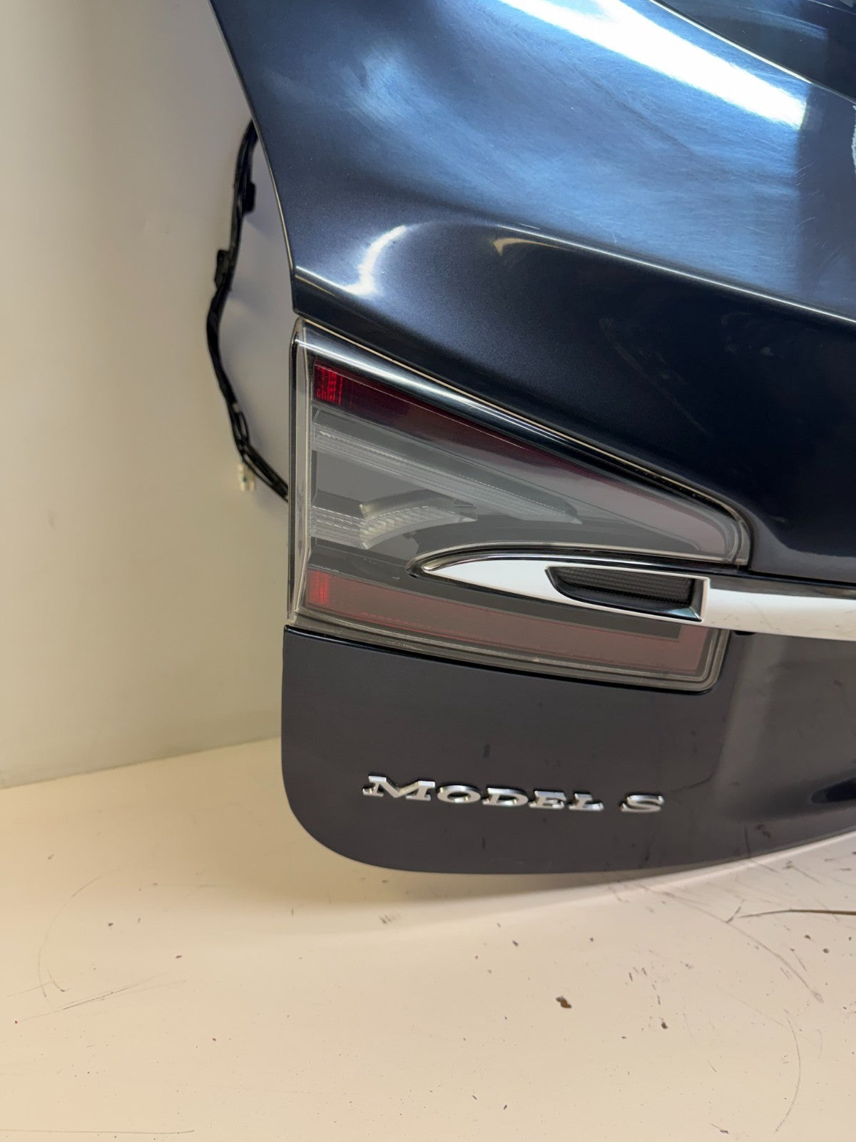 2016-2020 Tesla  Model S Liftgate Trunk Lid Tailgate Hatch Shell Black w/ Glass