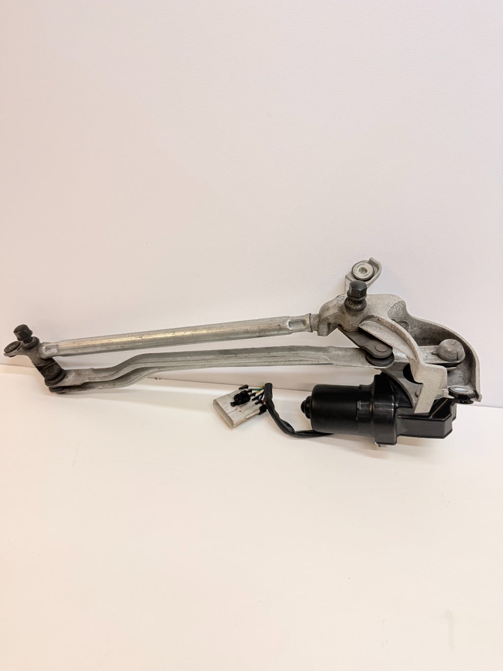 12-20 Tesla Model S Front Windshield Wiper Motor Mechanism Assembly 6005946-00-G